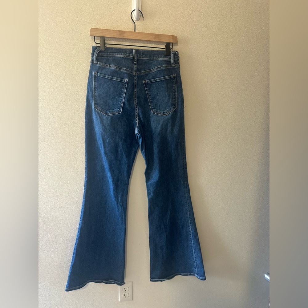 Abercrombie & Fitch Ultra High Rise Flare Jean size 29 medium wash - Picture 8 of 8